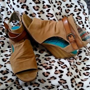 Blowfish sandals size 9